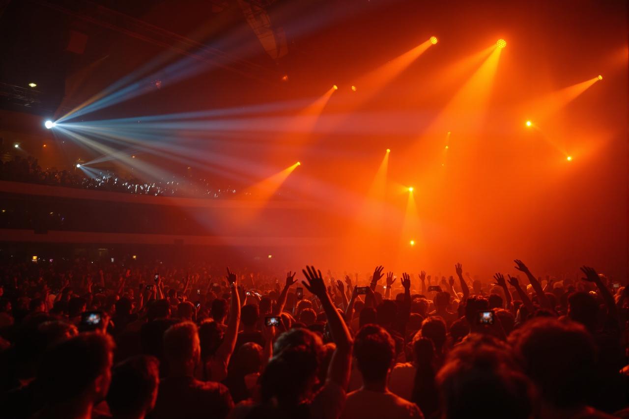 做爱视频影迷见面会圆满举行，万名粉丝热情参与